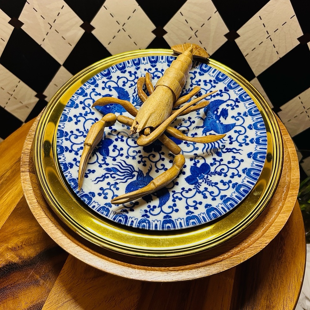 Vintage Hand-Carved Wooden Lobster Sculpture – Nautical Mid-Century Elegance - Picture 5 of 8